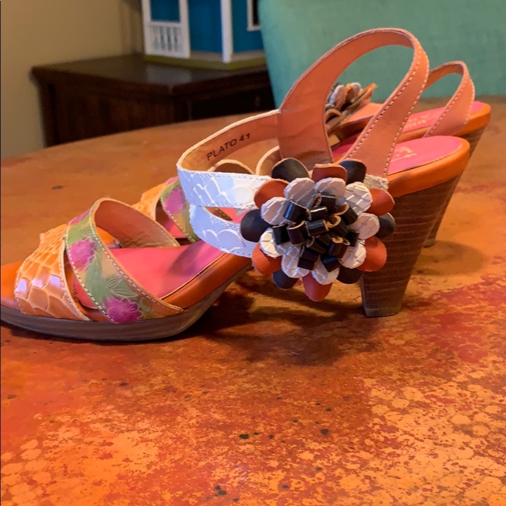 L’Artiste sandal, colorful and fun